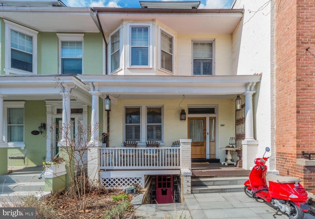 1654 33rd Street Nw - Photo 1