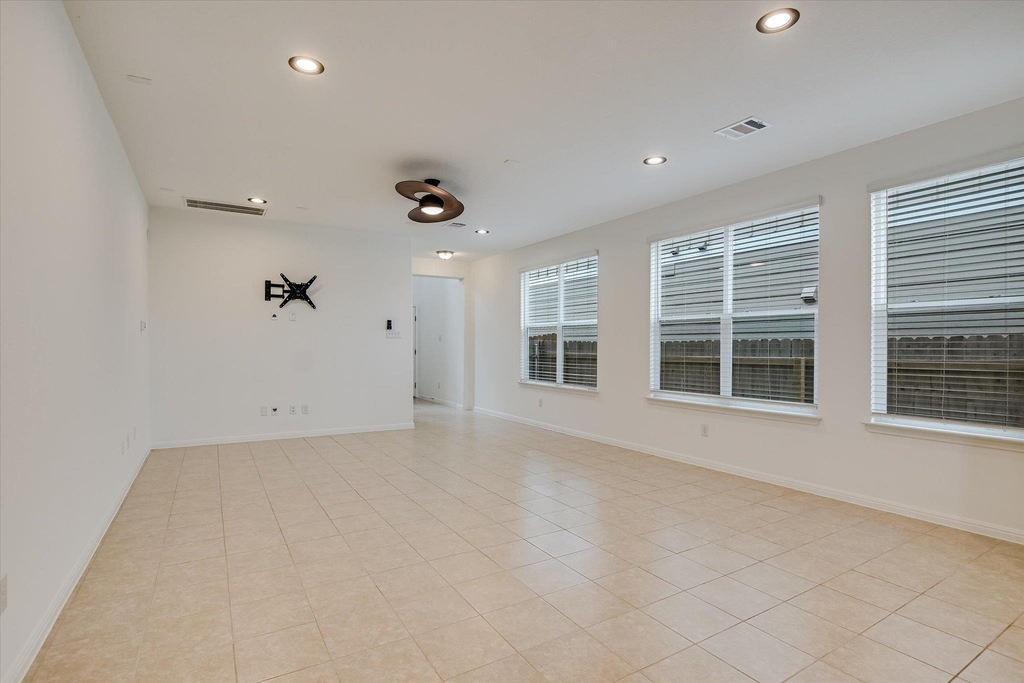 12814 Meachum Ln - Photo 4
