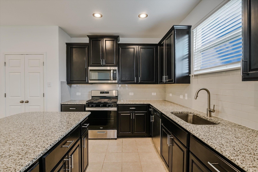 12814 Meachum Ln - Photo 6