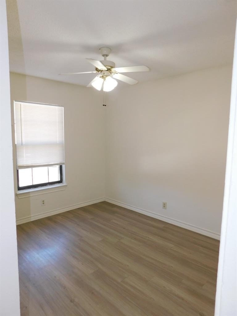 1002 Southwalk St - Photo 4