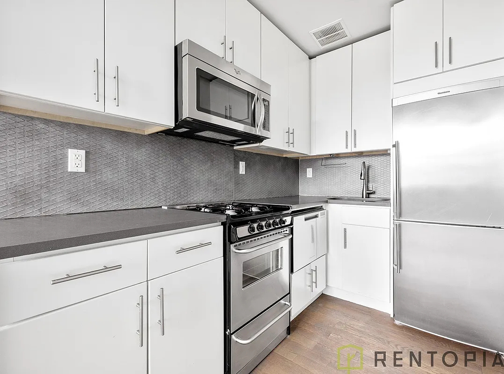 155 Meserole Street - Photo 2
