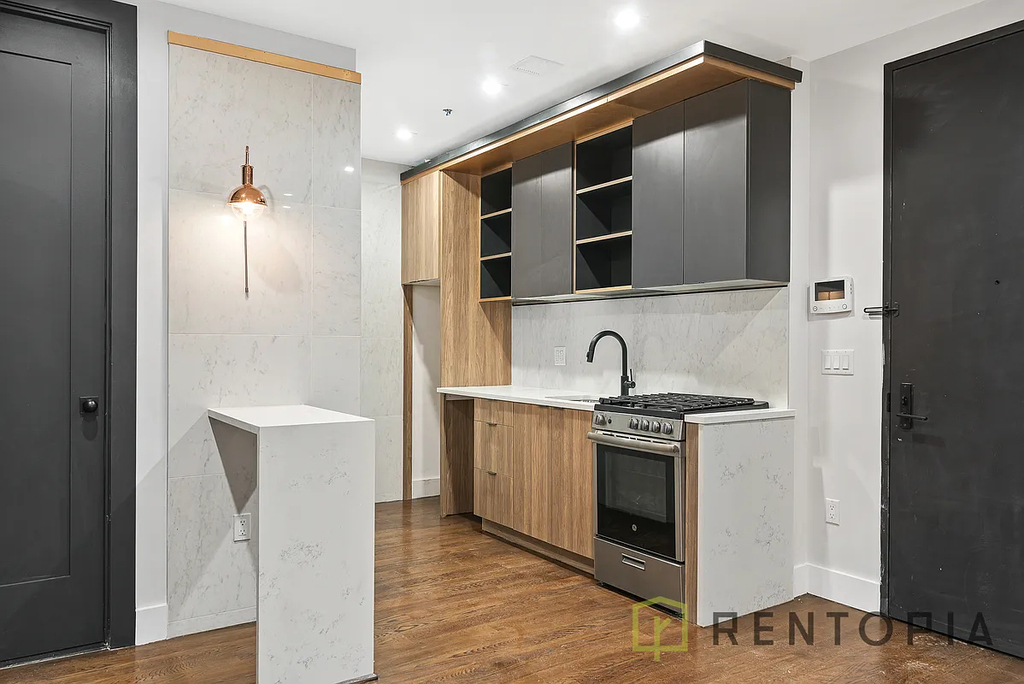 178 Skillman - Photo 0