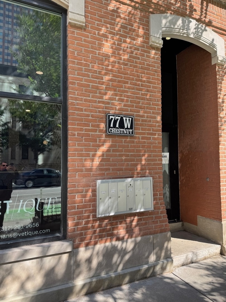 77 W Chestnut Street - Photo 0