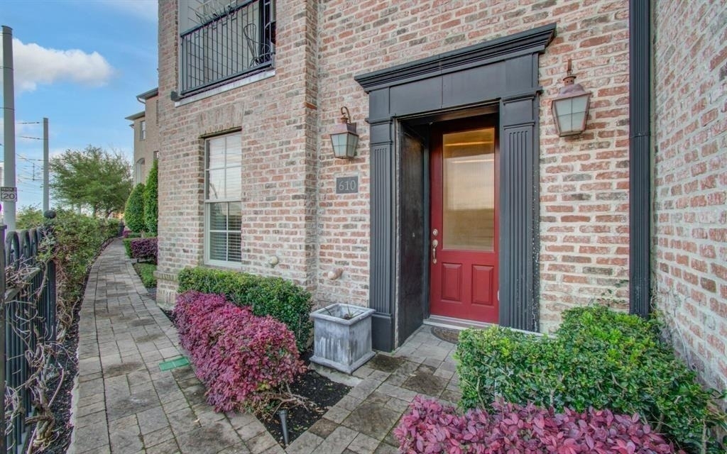 610 Delano Street - Photo 0