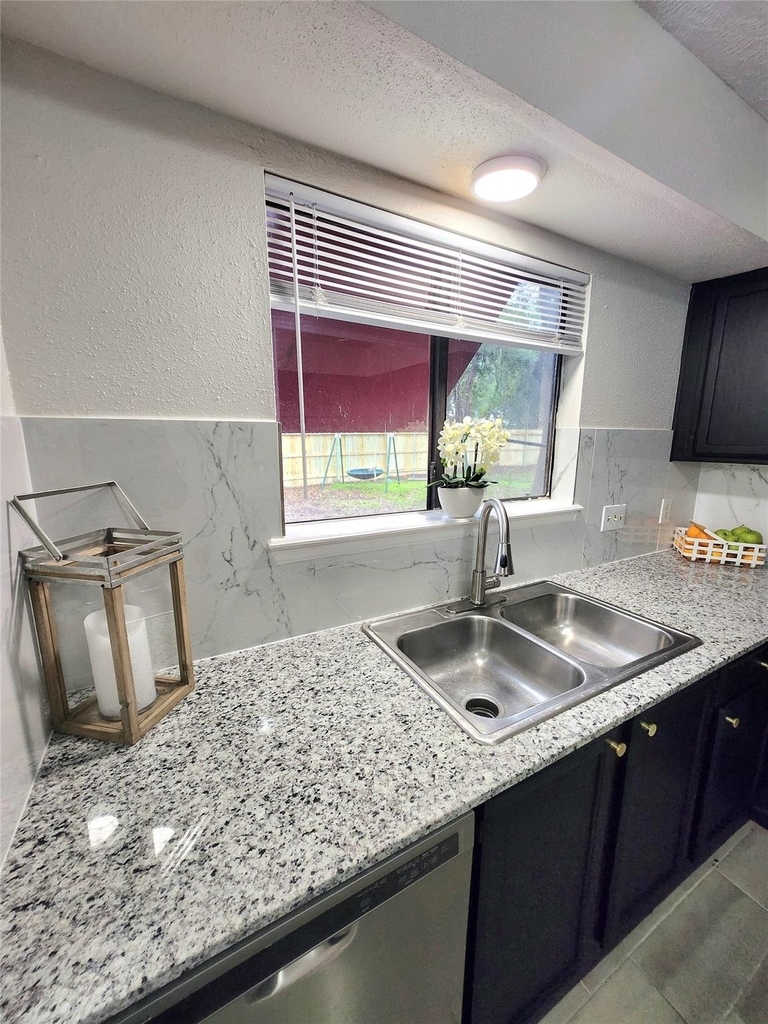 10047 Emerald Creek Drive - Photo 10