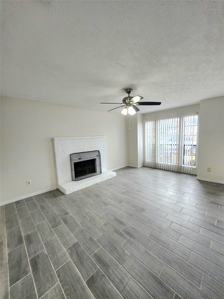 10047 Emerald Creek Drive - Photo 4