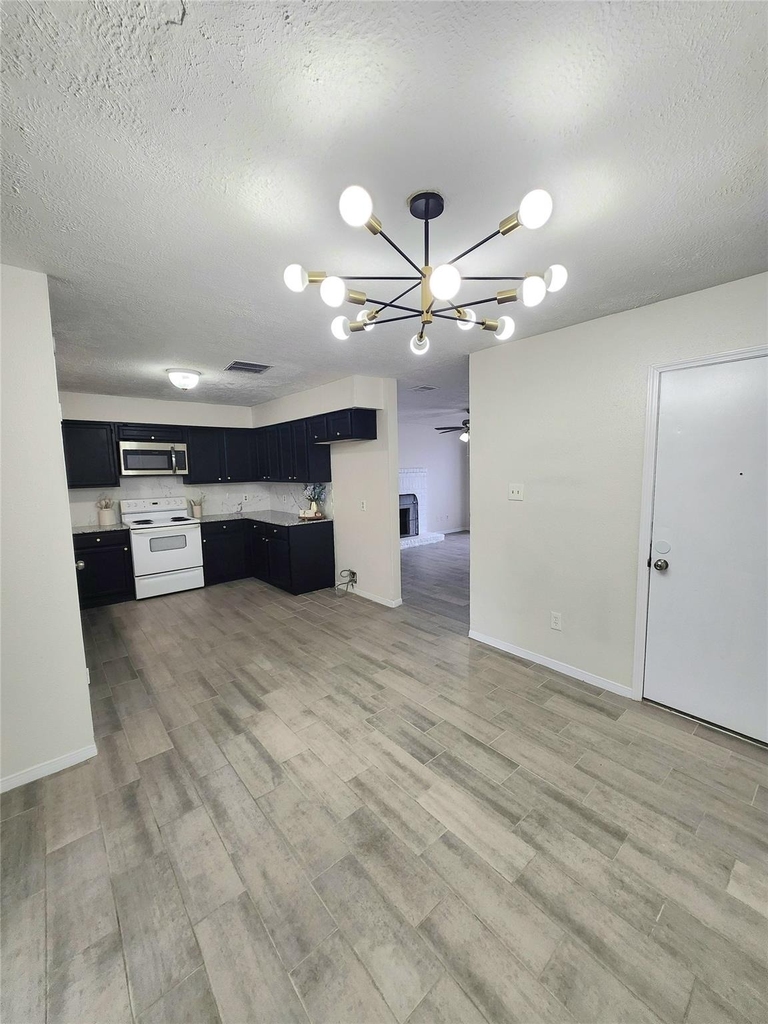 10047 Emerald Creek Drive - Photo 7