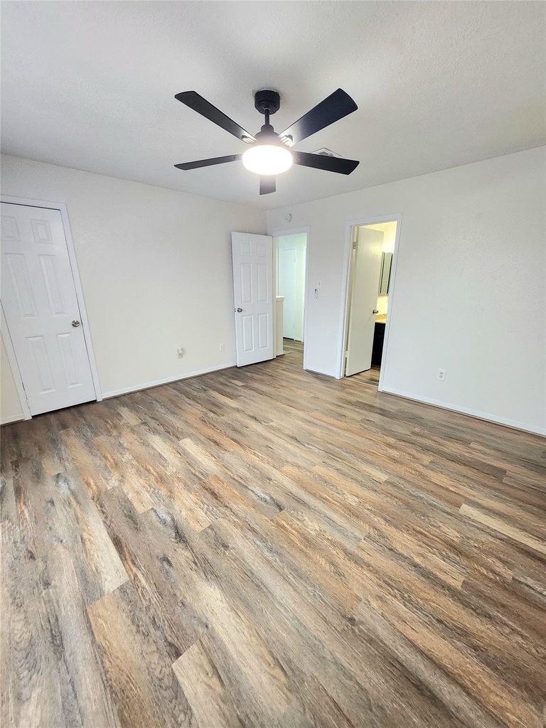 10047 Emerald Creek Drive - Photo 17