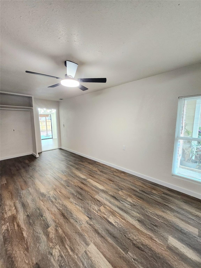 10047 Emerald Creek Drive - Photo 15