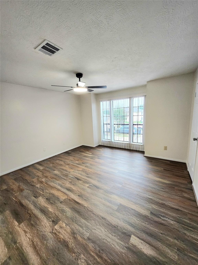 10047 Emerald Creek Drive - Photo 2