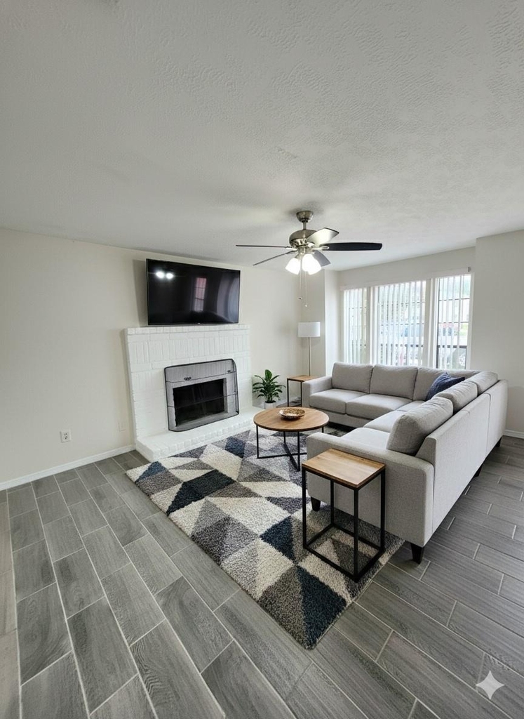 10047 Emerald Creek Drive - Photo 3