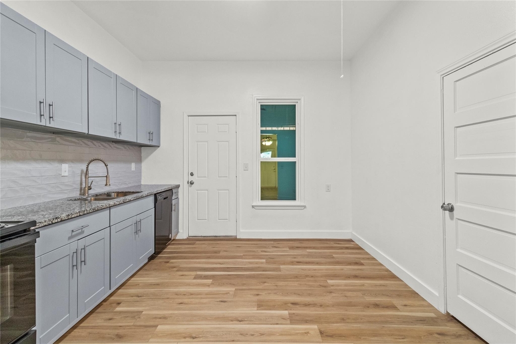 436 E Peach Street - Photo 5