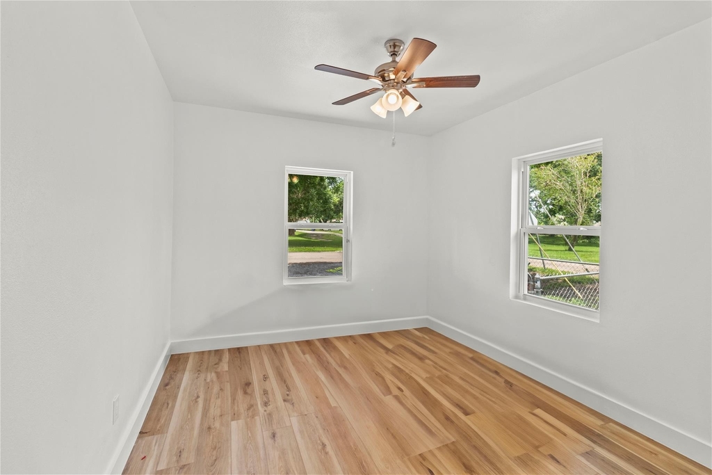 436 E Peach Street - Photo 2