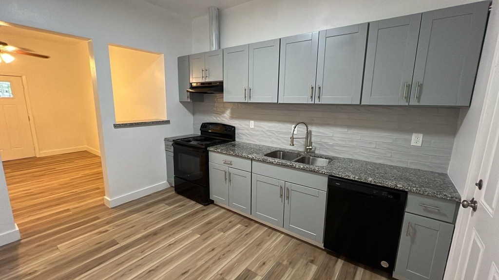436 E Peach Street - Photo 1