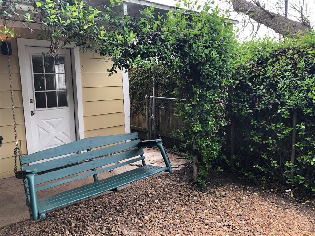 208 1/2 Avenue A - Photo 26