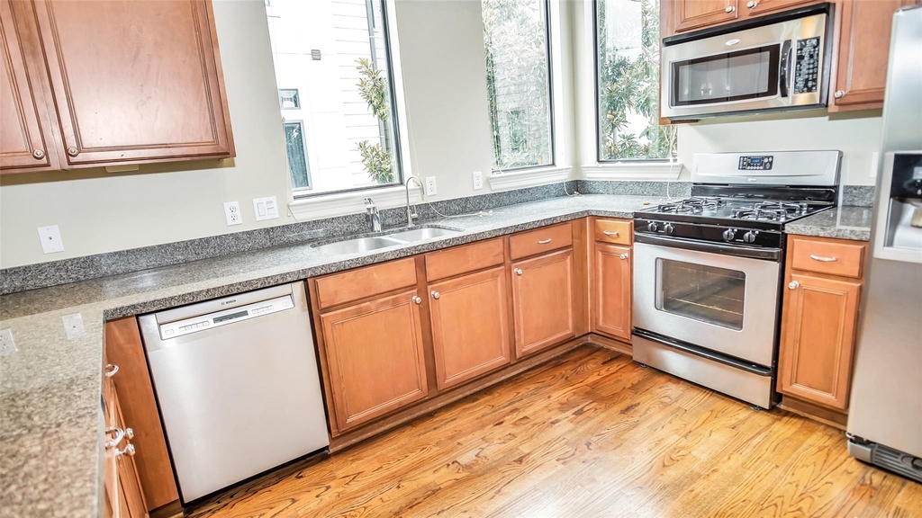 1611 Silver Street - Photo 8