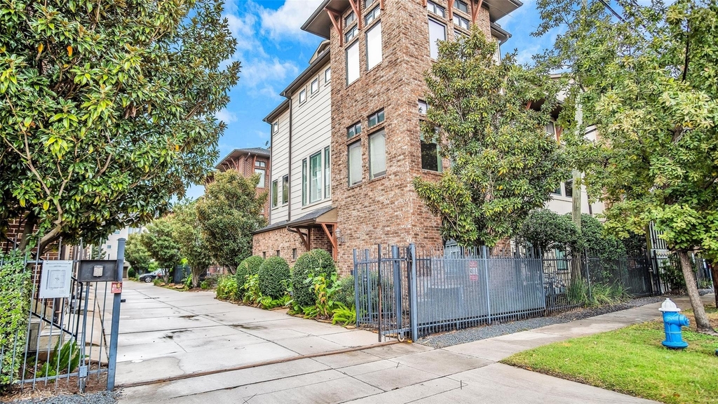 1611 Silver Street - Photo 1
