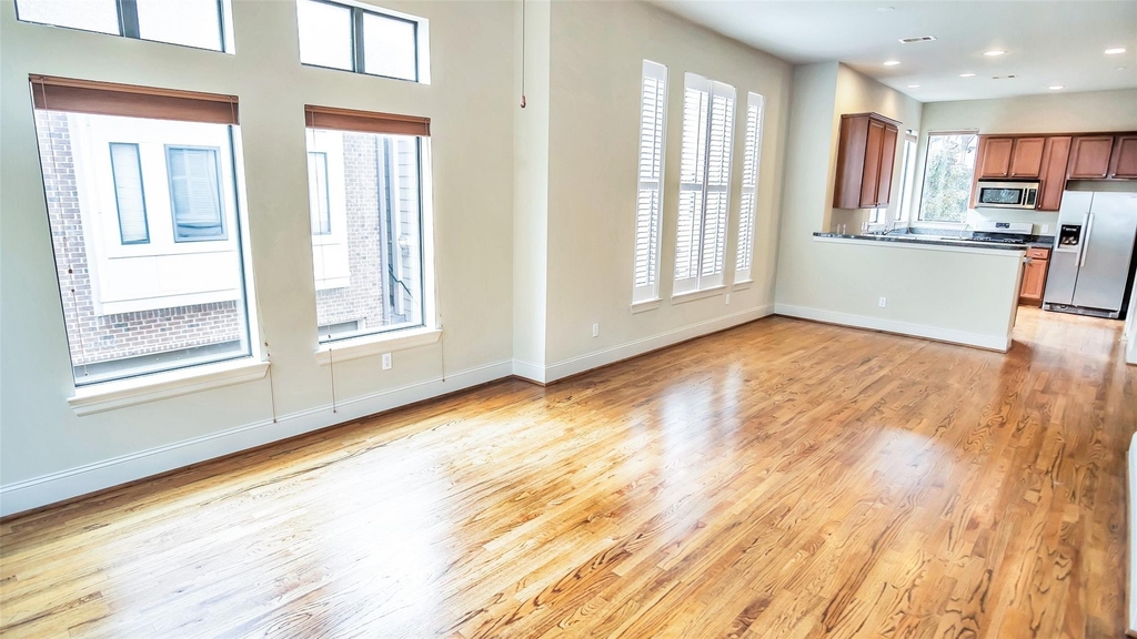 1611 Silver Street - Photo 4