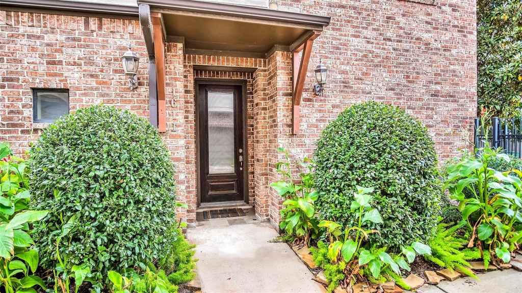 1611 Silver Street - Photo 0