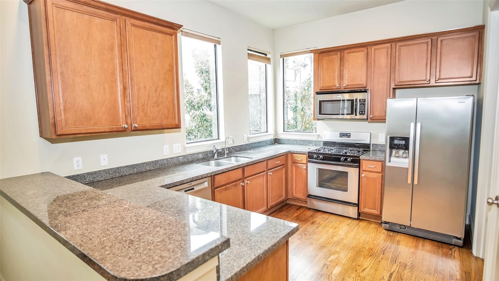 1611 Silver Street - Photo 7