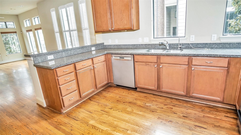 1611 Silver Street - Photo 6