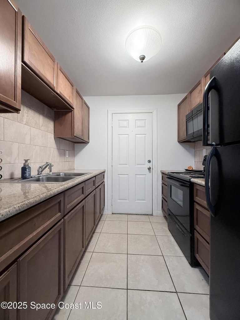 1440 Parkway Drive - Photo 12
