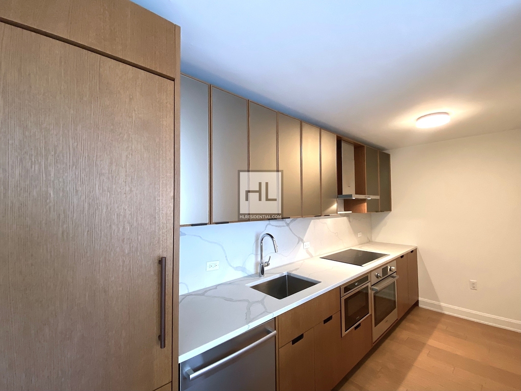 East 54th Street - Photo 0