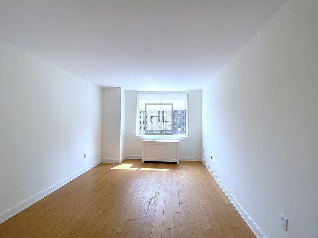East 54th Street - Photo 1