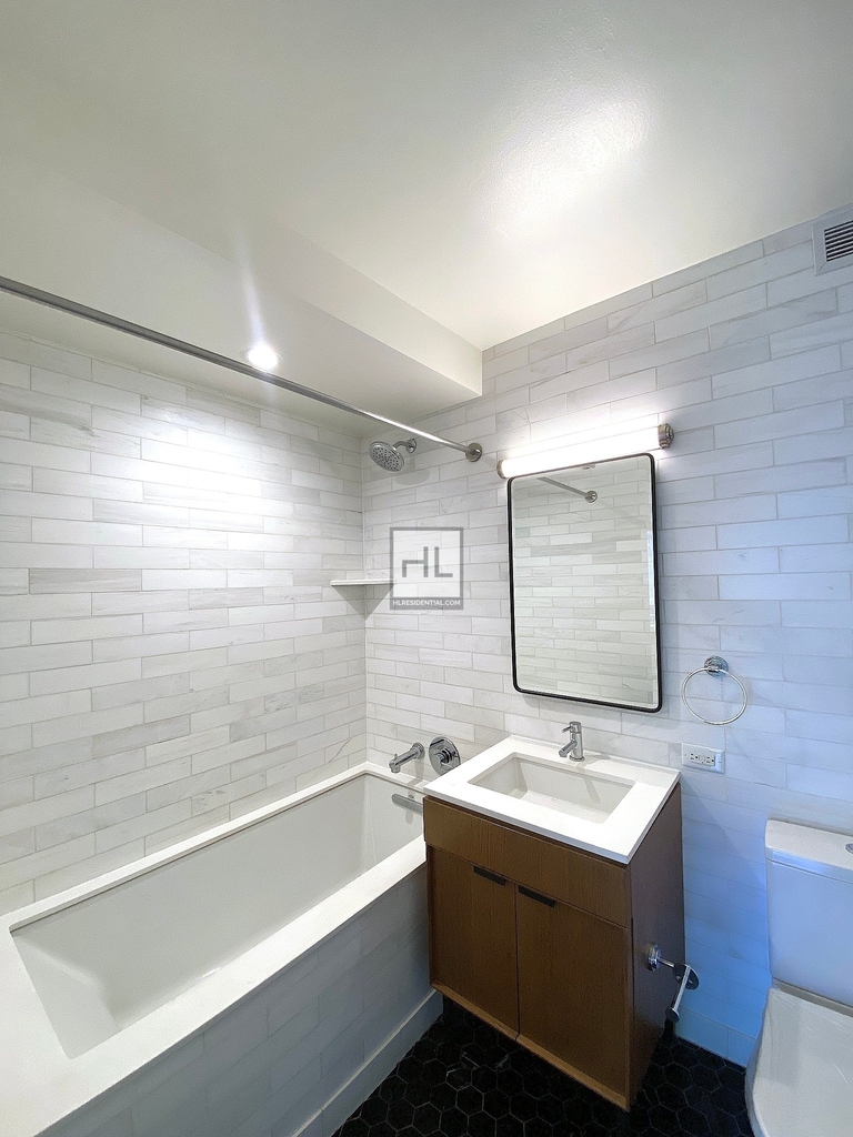 East 54th Street - Photo 3