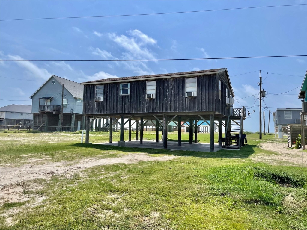 1111 Surf Drive - Photo 0