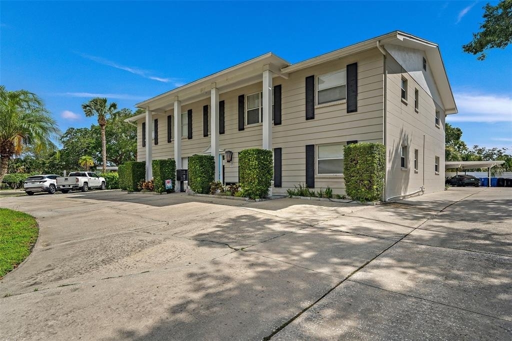 503 Monterey Boulevard Ne - Photo 1