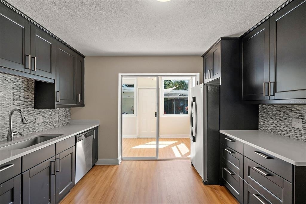 503 Monterey Boulevard Ne - Photo 3