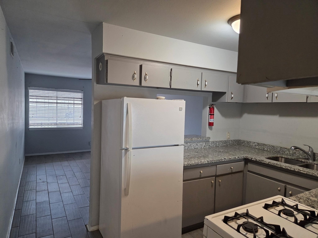 306 North Street - Photo 3