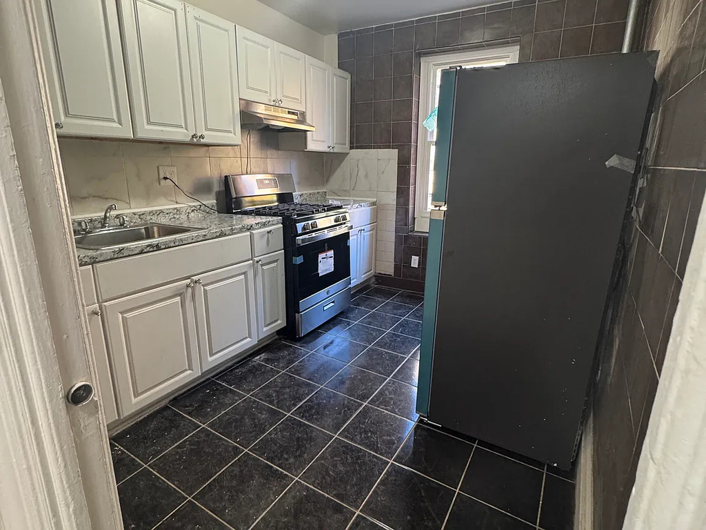 2026 Ryer Avenue - Photo 1