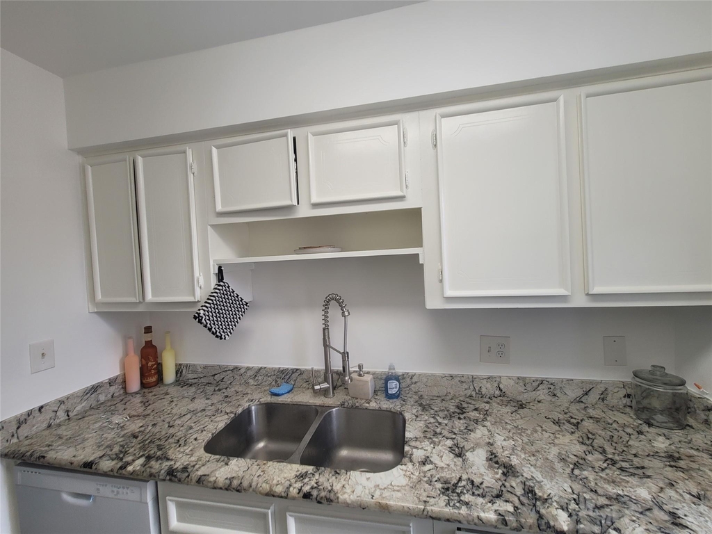 215 Postoffice Street - Photo 5