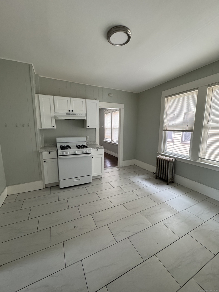 918 Winchester Avenue - Photo 0