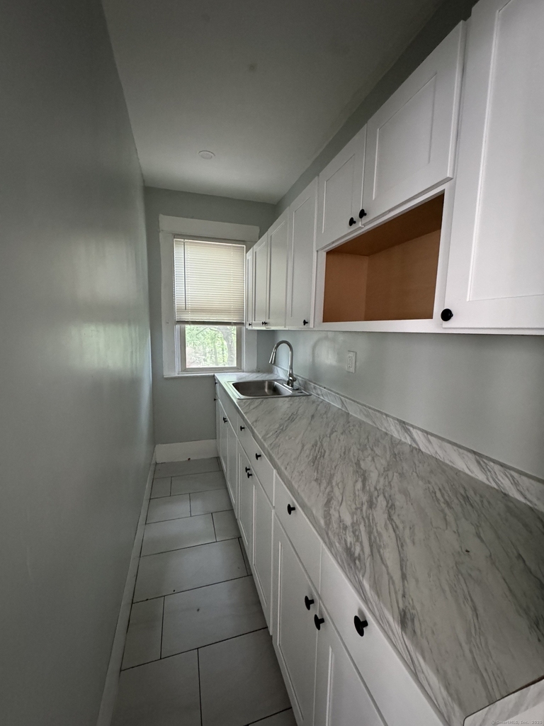 918 Winchester Avenue - Photo 1