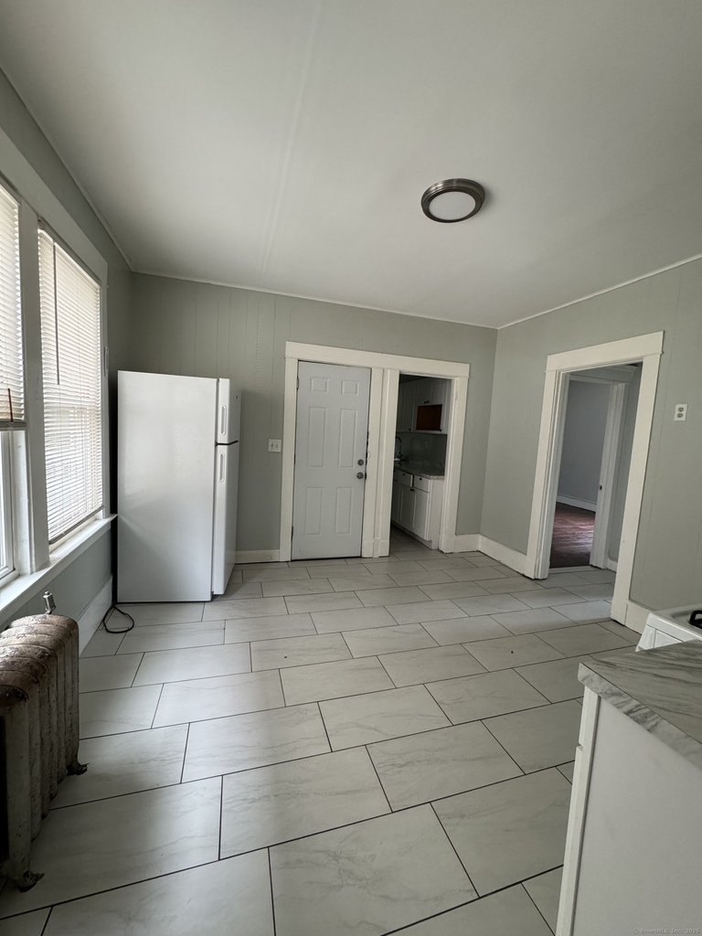 918 Winchester Avenue - Photo 2