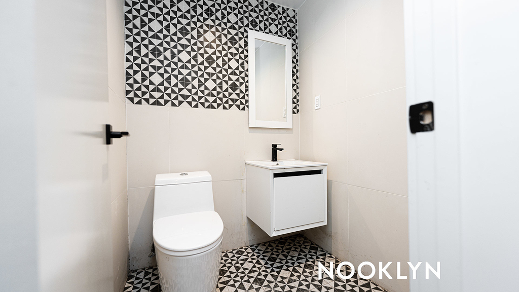 1337 Gates Avenue - Photo 1