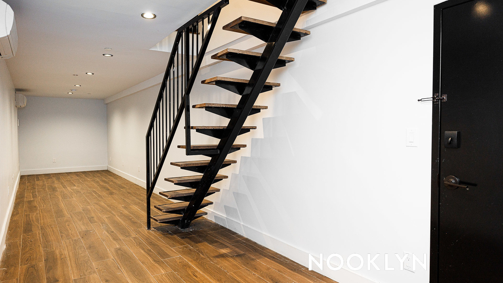 1337 Gates Avenue - Photo 9