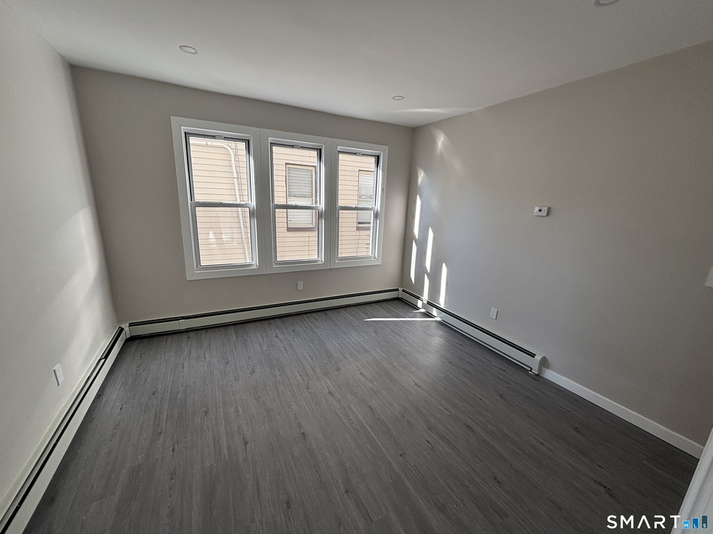 82-86 Waldorf Avenue - Photo 3