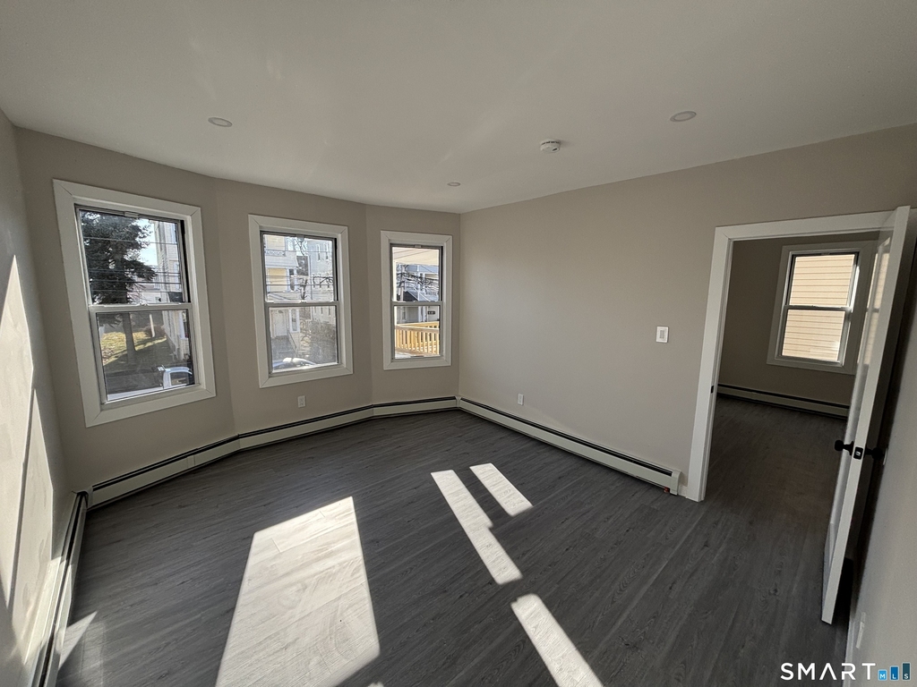 82-86 Waldorf Avenue - Photo 6