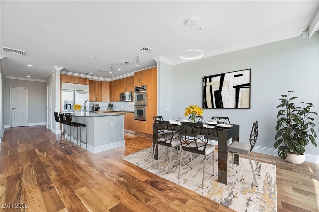 200 W Sahara Avenue - Photo 0