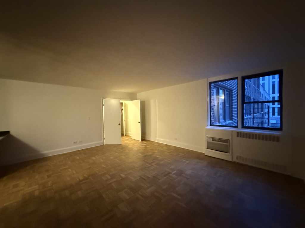 435 East 79th Street - Photo 3