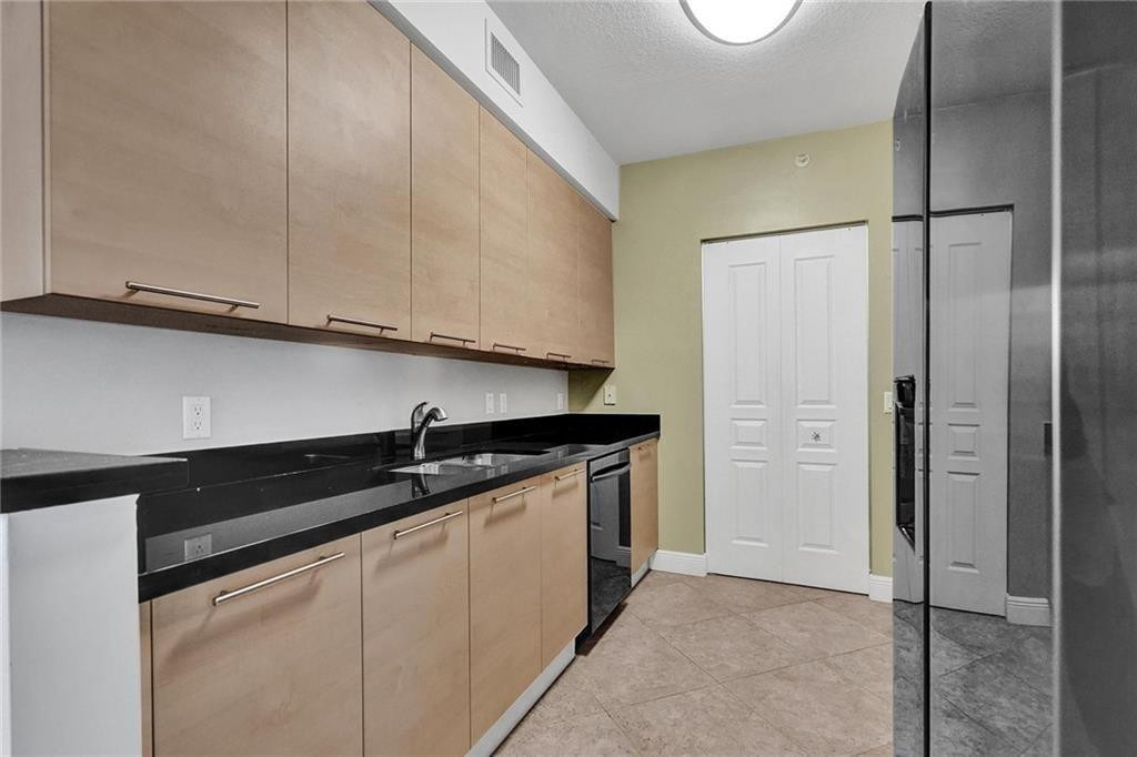 350 Se 2nd Street - Photo 5