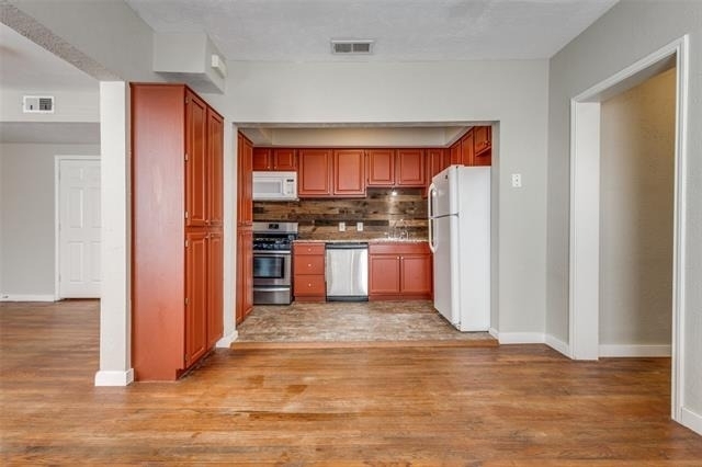2309 Wesley Street - Photo 4
