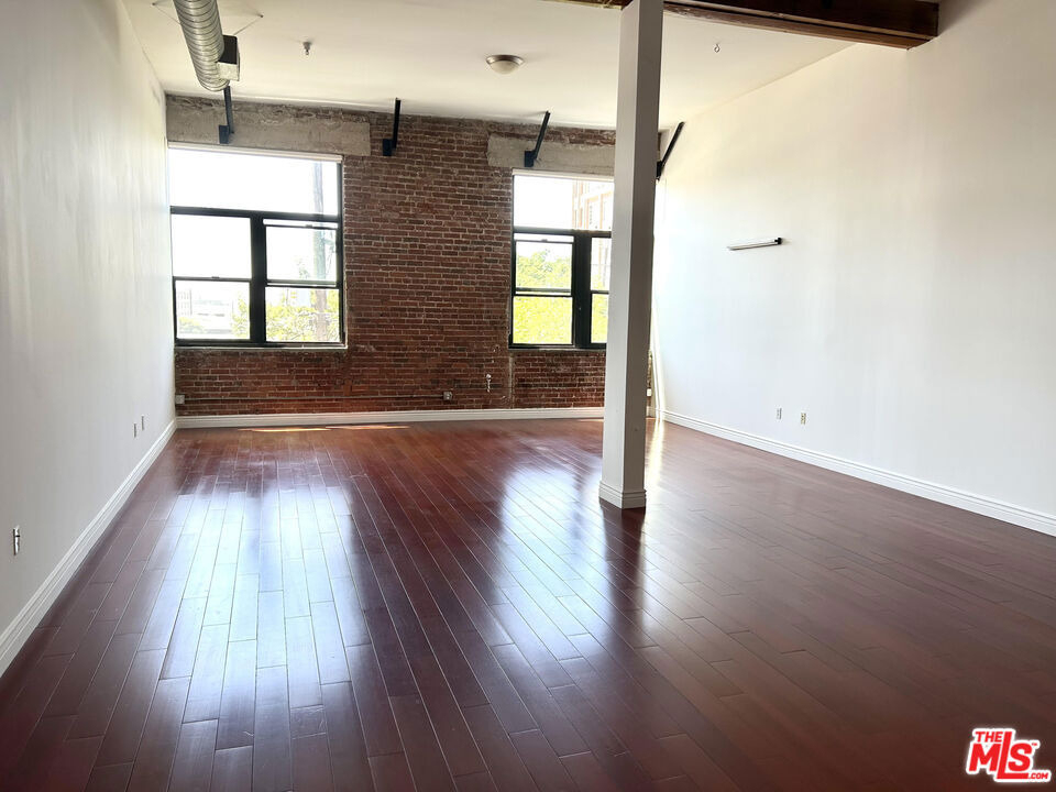 652 Mateo Street - Photo 3
