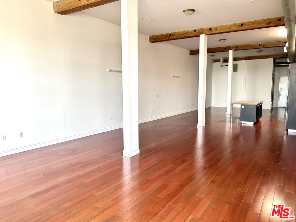 652 Mateo Street - Photo 4