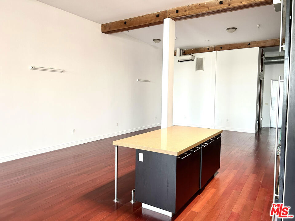652 Mateo Street - Photo 2