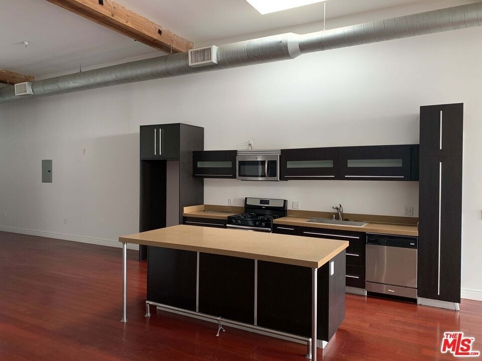 652 Mateo Street - Photo 0